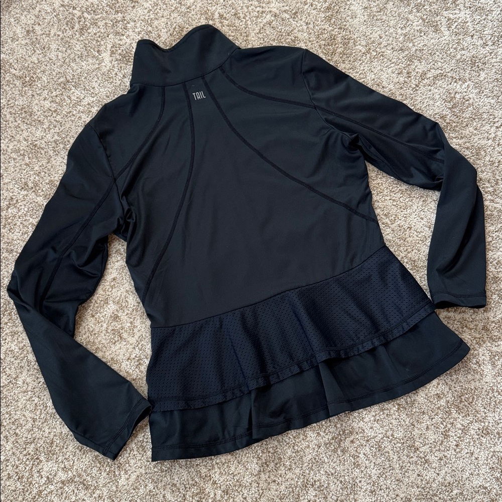 Tail black zip golf jacket with back ruffles. - Picture 4 of 5